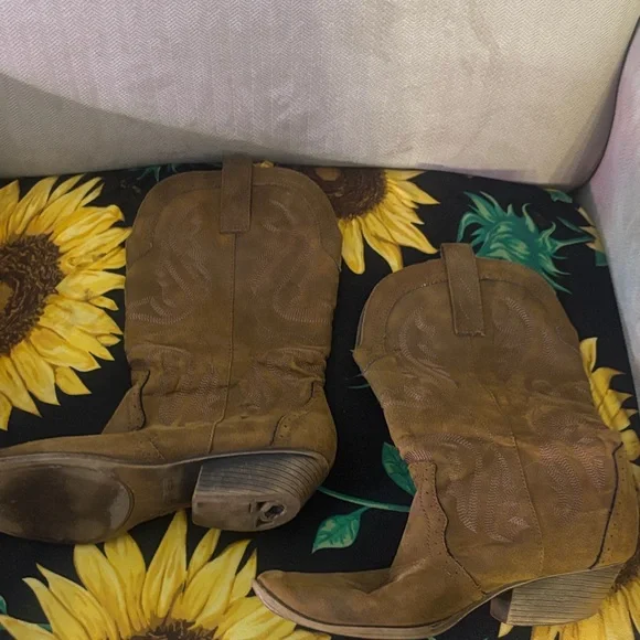 🎁 Free Add On- 8.5M Brown Western Cowboy Boots - Picture 3 of 3